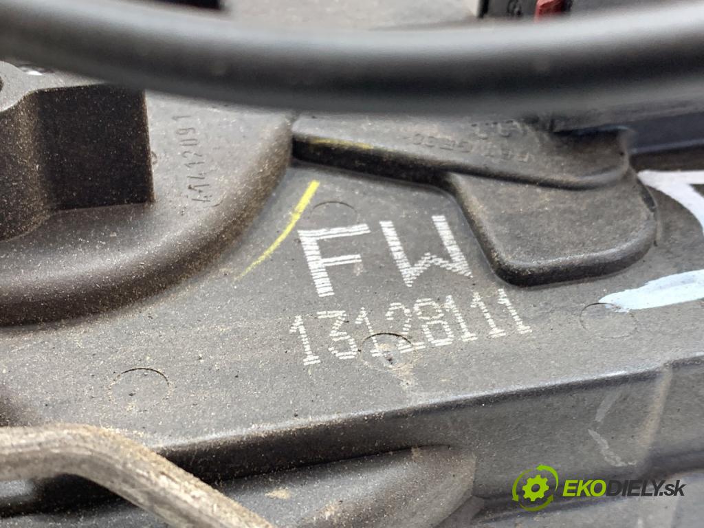 OPEL ASTRA H liftback 2005 77 kW 1.6 (L48) 1598 zámok Dvere ľavy predný 13128111