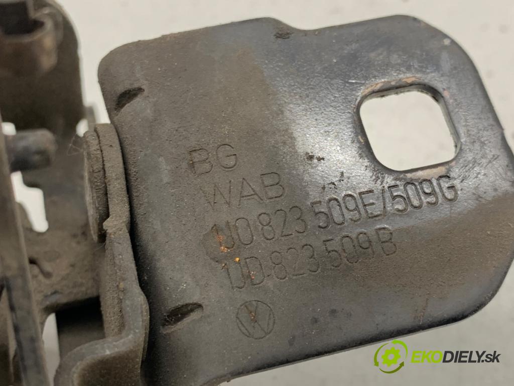 VW GOLF IV liftback 1999 66 kW 1.9 TDI 1896 zámok kapoty přední část