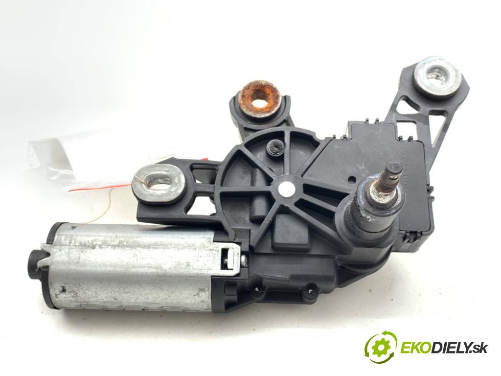 VW GOLF IV liftback 1999 66 kW 1.9 TDI 1896 motor stěračů zadní část