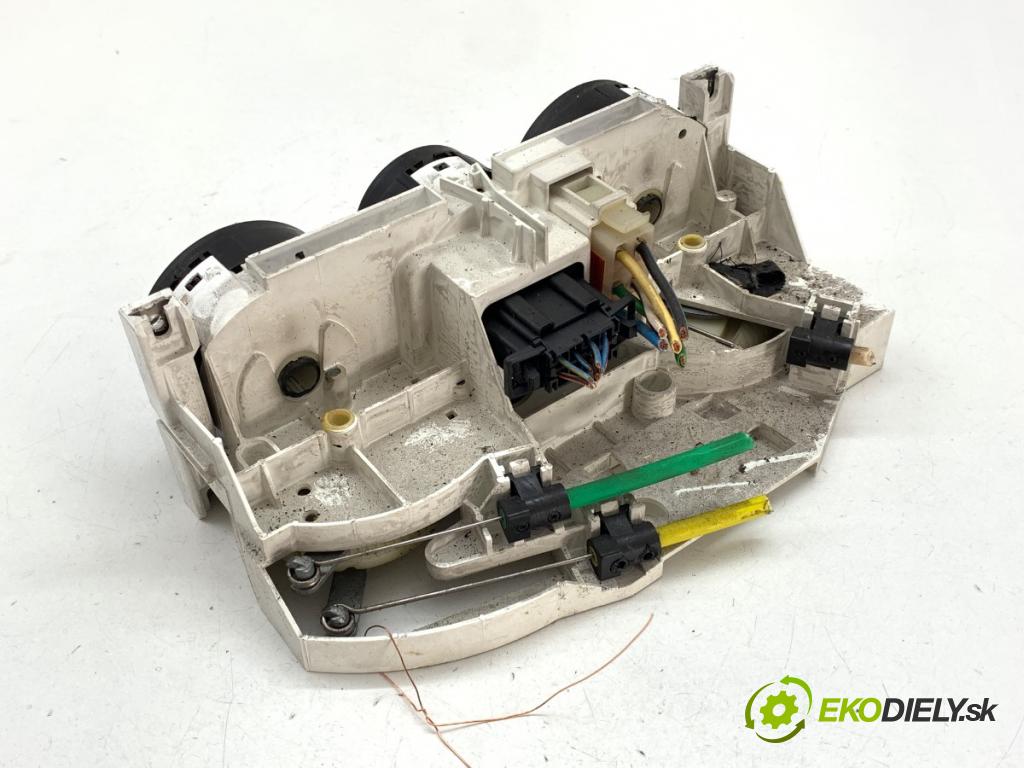 VW GOLF IV liftback 1999 66 kW 1.9 TDI 1896 Panel ovládania kúrenia 1J0820045F (Prepínacie páčky pod volantom)
