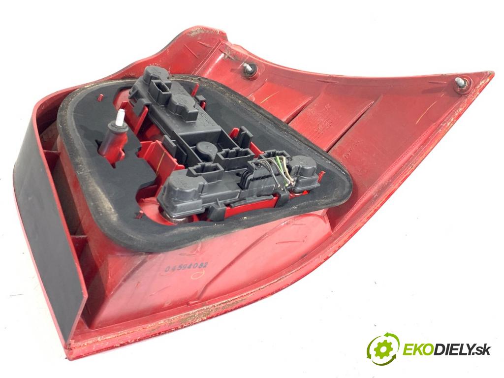 VW GOLF IV liftback 1999 66 kW 1.9 TDI 1896 Svetlo ľavy zad