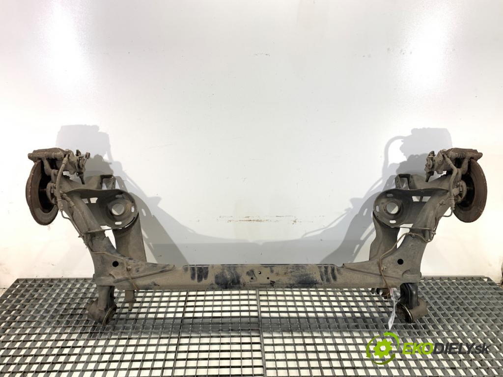 VW GOLF IV liftback 1999 66 kW 1.9 TDI 1896 výztuha zadní část