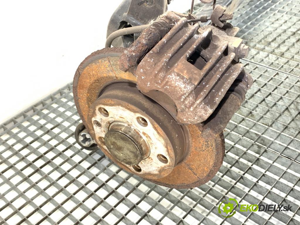 VW GOLF IV liftback 1999 66 kW 1.9 TDI 1896 výztuha zadní část