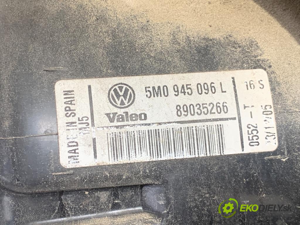 VW GOLF PLUS V liftback 2006 77 kW 1.9 TDI 1896 světlo pravý zadní část 5M0945096L