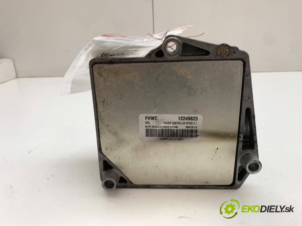OPEL MERIVA A nadwozie wielkoprzestrzenne (MPV) 2009 77 kW 1.6 (E75) 1598 řídící jednotka motora 12249823 (Řídicí jednotka)
