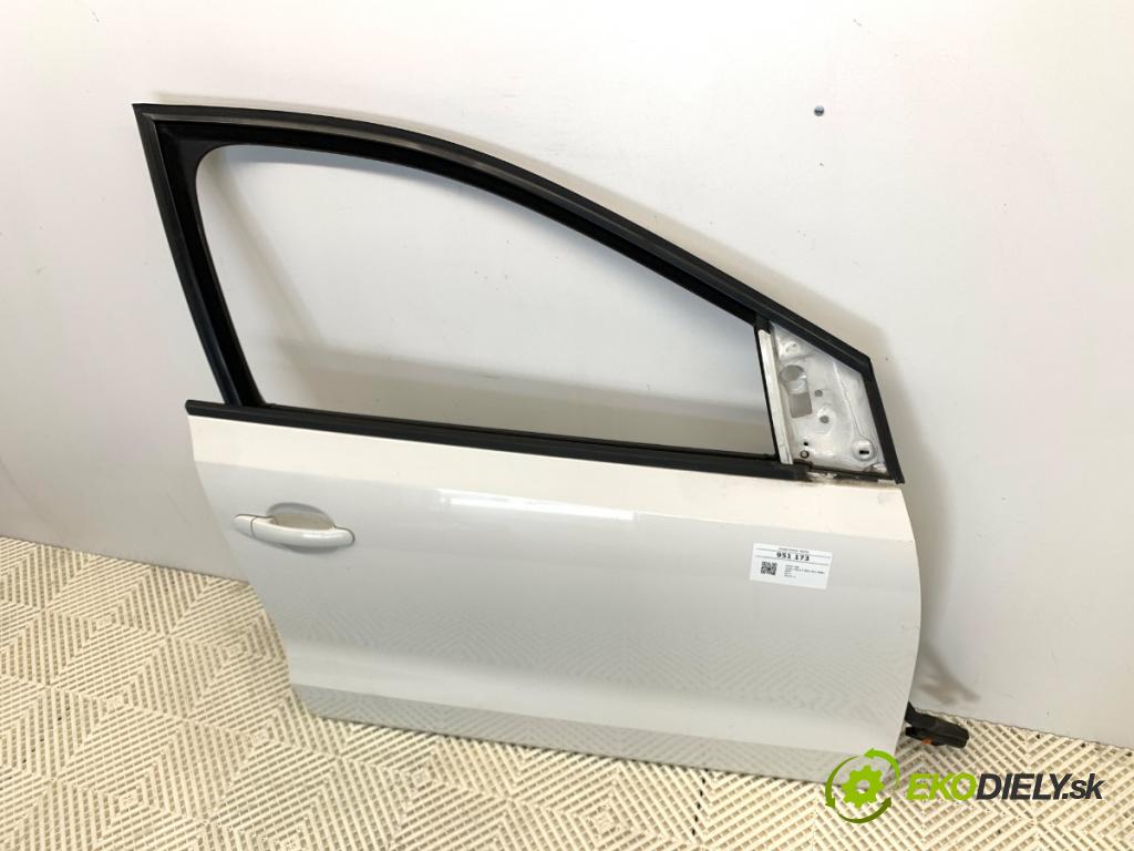 VW POLO V liftback 2011 63 kW 1.4 (6R1) 1390 Dvere pravy predný LB9A