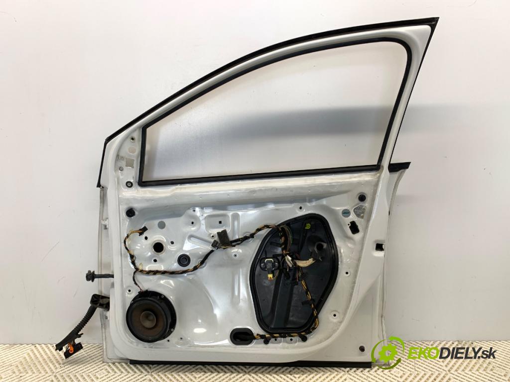 VW POLO V liftback 2011 63 kW 1.4 (6R1) 1390 Dvere pravy predný LB9A
