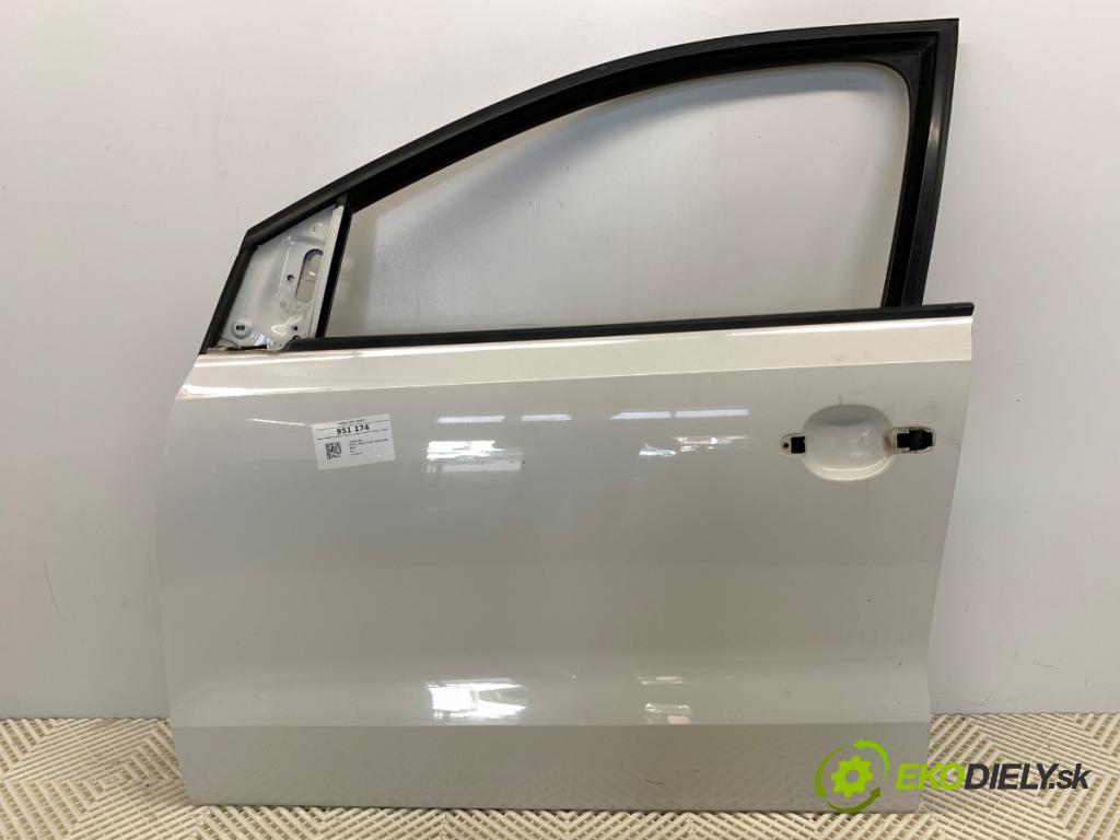 VW POLO V liftback 2011 63 kW 1.4 (6R1) 1390 Dvere ľavy predný LB9A 