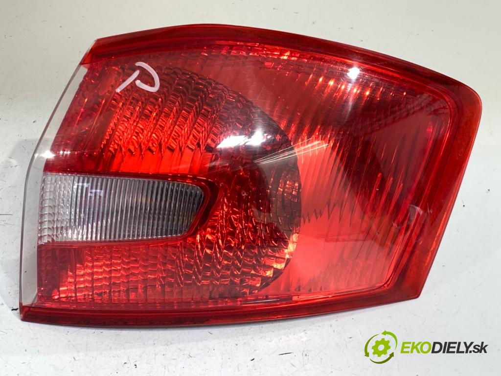 FORD KUGA I SUV 2012 120 kW 2.0 TDCi 4x4 1997 světlo pravý zadní část 