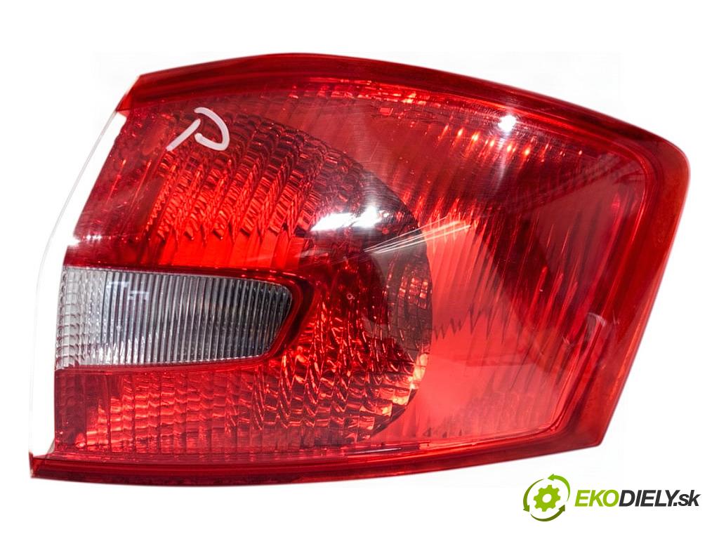 FORD KUGA I SUV 2012 120 kW 2.0 TDCi 4x4 1997 světlo pravý zadní část