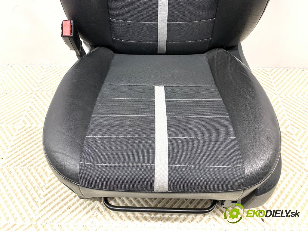 FORD KUGA I SUV 2012 120 kW 2.0 TDCi 4x4 1997 sedadlo levý přední část