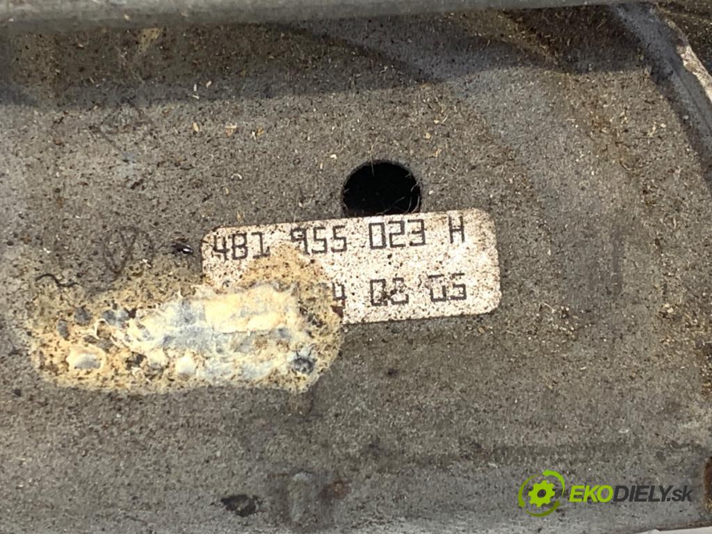 AUDI A6 C5 sedan 1998 110 kW 1.8 T 1781 Mechanizmus stieračov predný 4B1955113 (Motorček stieračov predný)