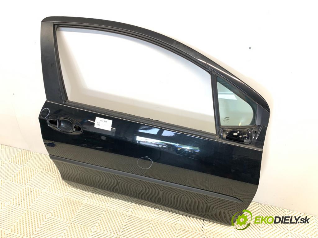 TOYOTA YARIS III liftback 2011 51 kW 1.0 (KSP130_) 998 dveře pravý přední část