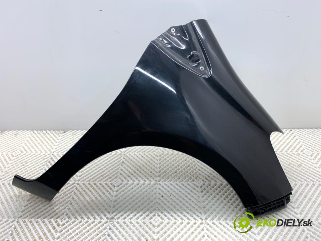 TOYOTA YARIS III liftback 2011 51 kW 1.0 (KSP130_) 998 Blatník pravy predný 