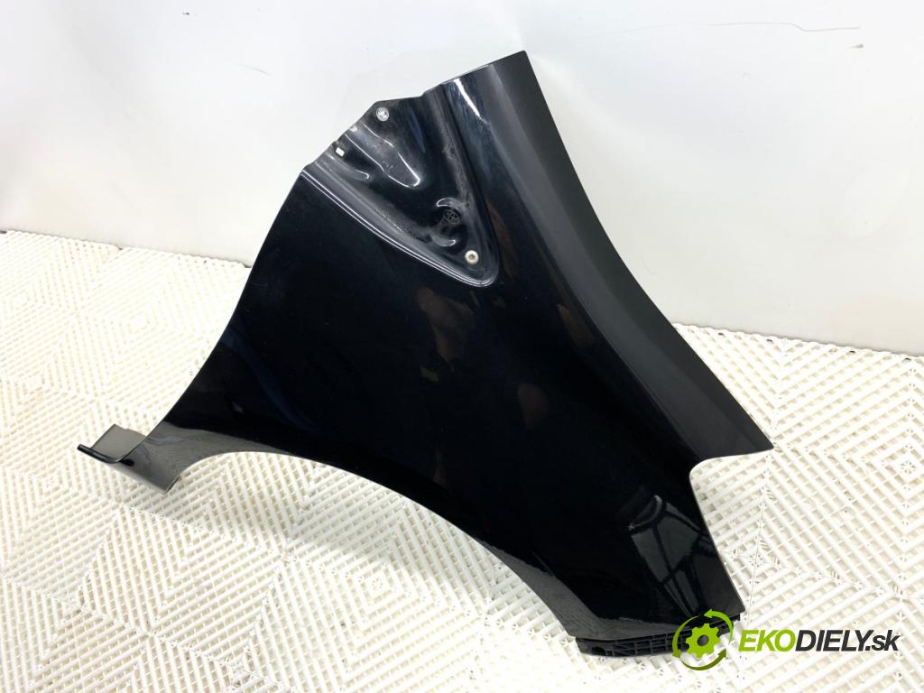 TOYOTA YARIS III liftback 2011 51 kW 1.0 (KSP130_) 998 Blatník pravy predný