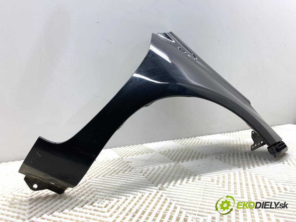 TOYOTA YARIS III liftback 2011 51 kW 1.0 (KSP130_) 998 Blatník pravy predný