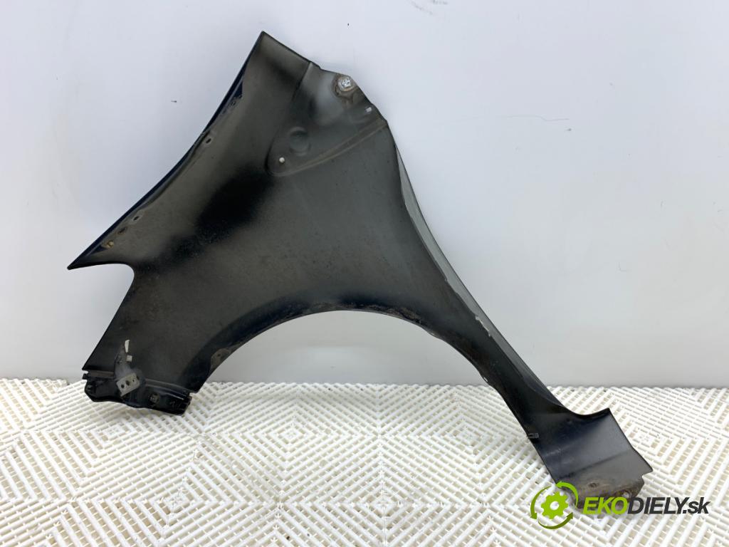 TOYOTA YARIS III liftback 2011 51 kW 1.0 (KSP130_) 998 Blatník pravy predný