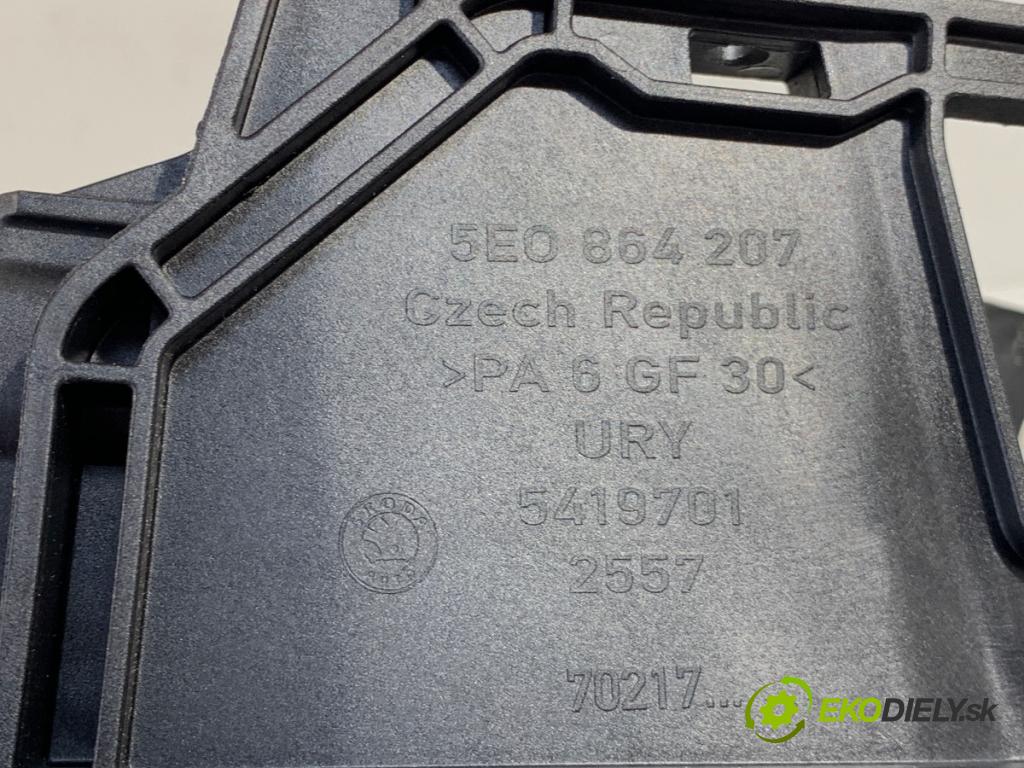 SKODA OCTAVIA III liftback 2018 110 kW 1.4 TSI 1395 loketní opěrka 5E0864207 (Loketní opěrka)