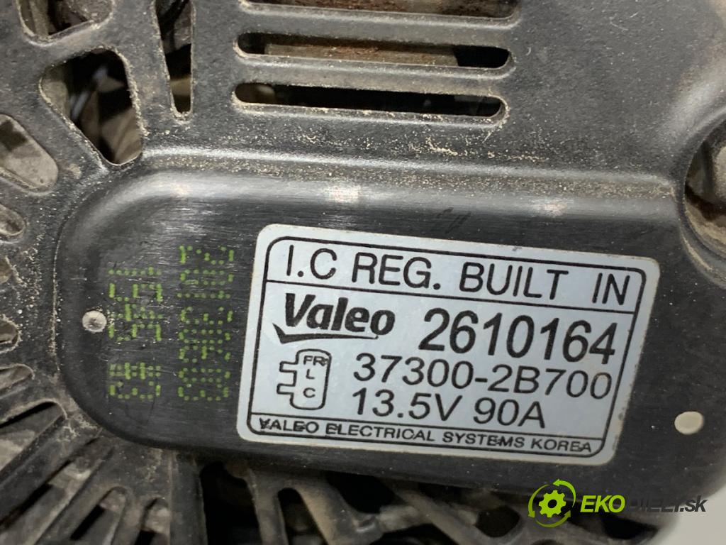HYUNDAI i30 liftback 2013 73 kW 1.4 1396 Alternátor 37300-2B700 (Alternátor)