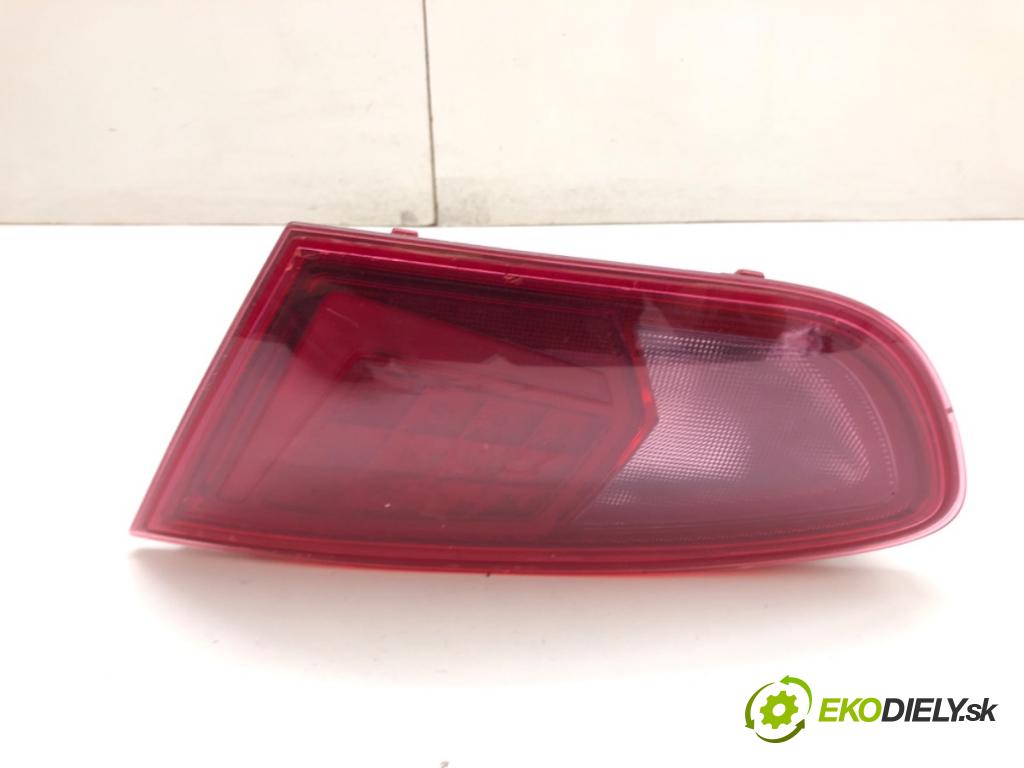 SEAT LEON II liftback 2012 103 kW 2.0 TDI 1968 Svetlo pravy zad vnútorná 1P0945094M
