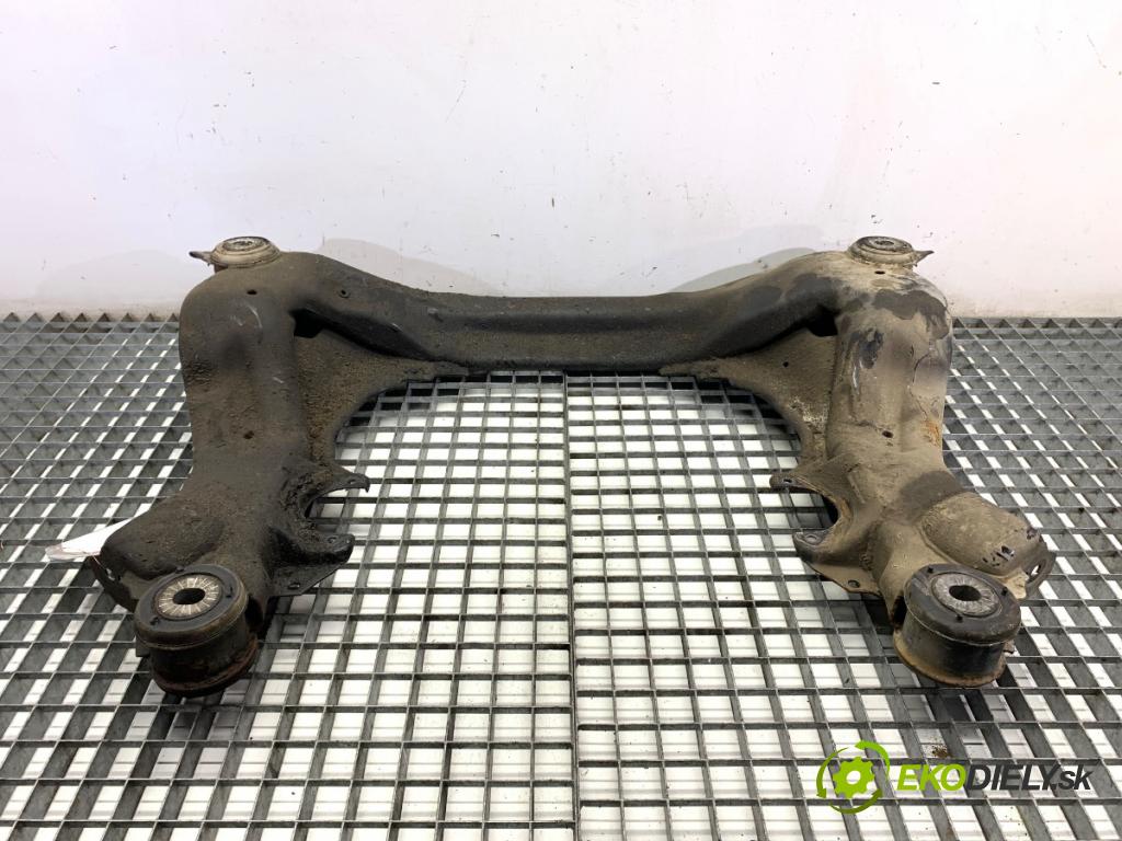 AUDI A6 C5 sedan 1998 110 kW 1.8 T 1781 výztuha pod motor  (Přední výztuha)