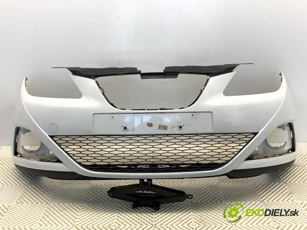 SEAT IBIZA IV liftback 2010 63 kW 1.4 1390 nárazník přední část  (Klika dveří ostatní)