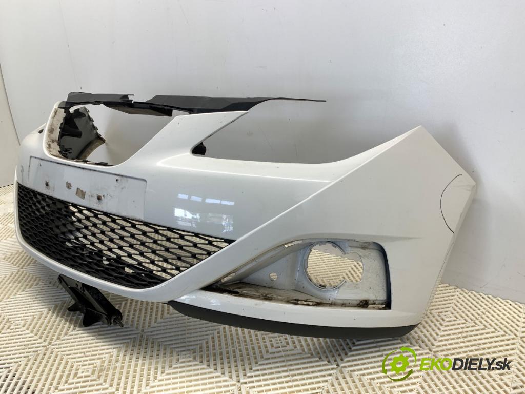 SEAT IBIZA IV liftback 2010 63 kW 1.4 1390 nárazník přední část  (Klika dveří ostatní)