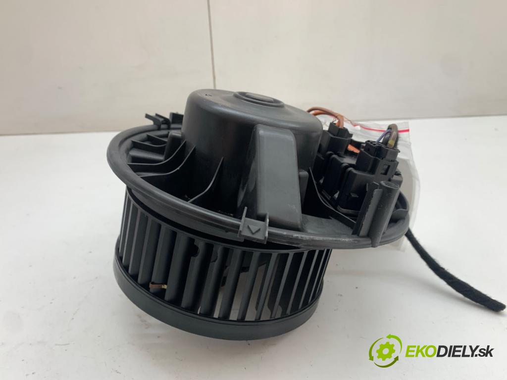 SKODA OCTAVIA III liftback 2018 110 kW 1.4 TSI 1395 ventilátor kúrenia 5Q0907521E