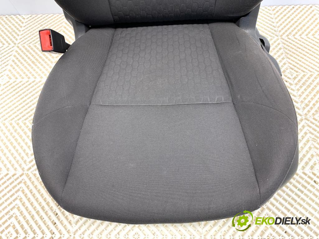 FORD FOCUS III Kombi 2014 103 kW 2.0 TDCi 1997 sedadlo levý přední část