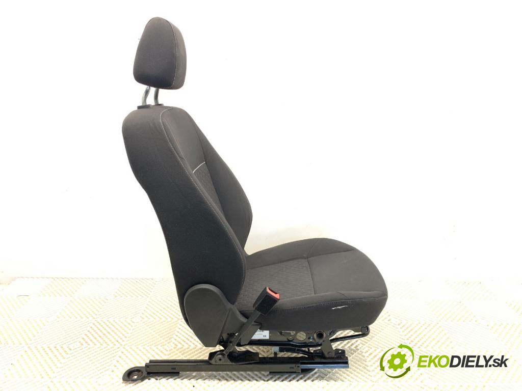 FORD FOCUS III Kombi 2014 103 kW 2.0 TDCi 1997 sedadlo levý přední část