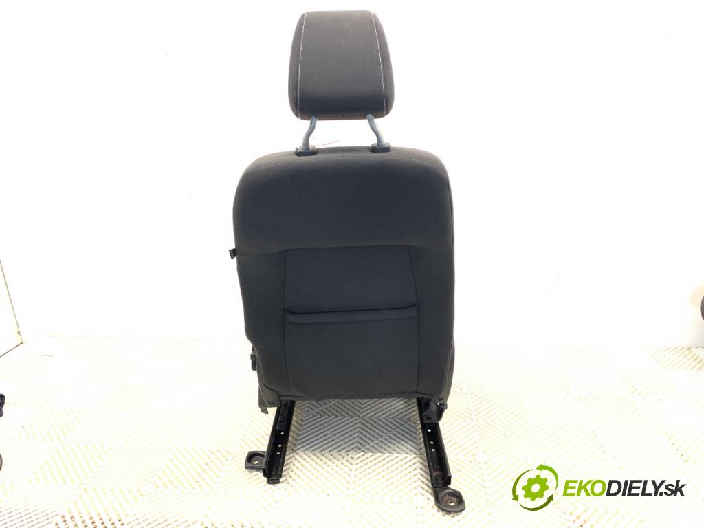 FORD FOCUS III Kombi 2014 103 kW 2.0 TDCi 1997 sedadlo levý přední část