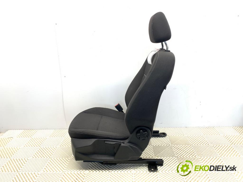 FORD FOCUS III Kombi 2014 103 kW 2.0 TDCi 1997 sedadlo levý přední část