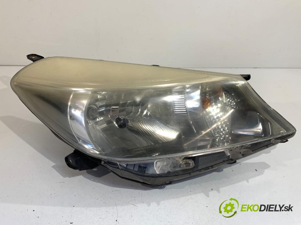 TOYOTA YARIS III liftback 2011 51 kW 1.0 (KSP130_) 998 světlomet pravý přední část 