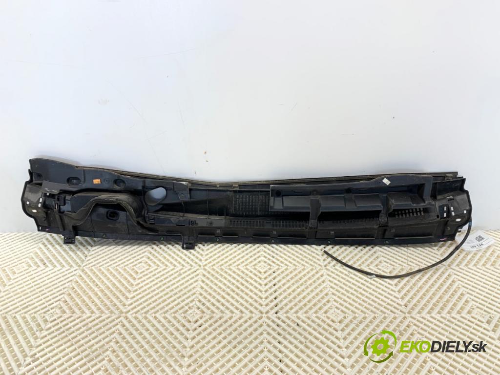 TOYOTA YARIS III liftback 2011 51 kW 1.0 (KSP130_) 998 Torpédo, plast pod čelné okno 55783-0D140 (Torpédo (plast pod čelným sklom))