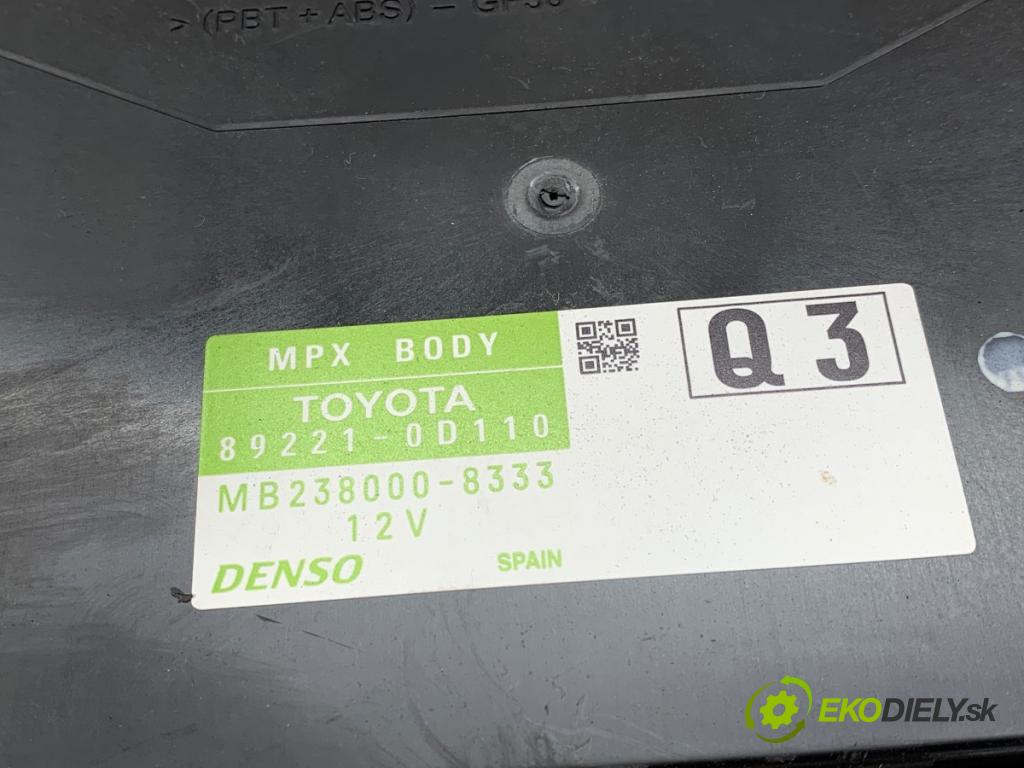 TOYOTA YARIS III liftback 2011 51 kW 1.0 (KSP130_) 998 modul BSI 89221-0D110 (Pojistková skříňka)