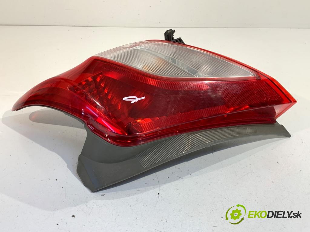 TOYOTA YARIS III liftback 2011 51 kW 1.0 (KSP130_) 998 Svetlo pravy zad