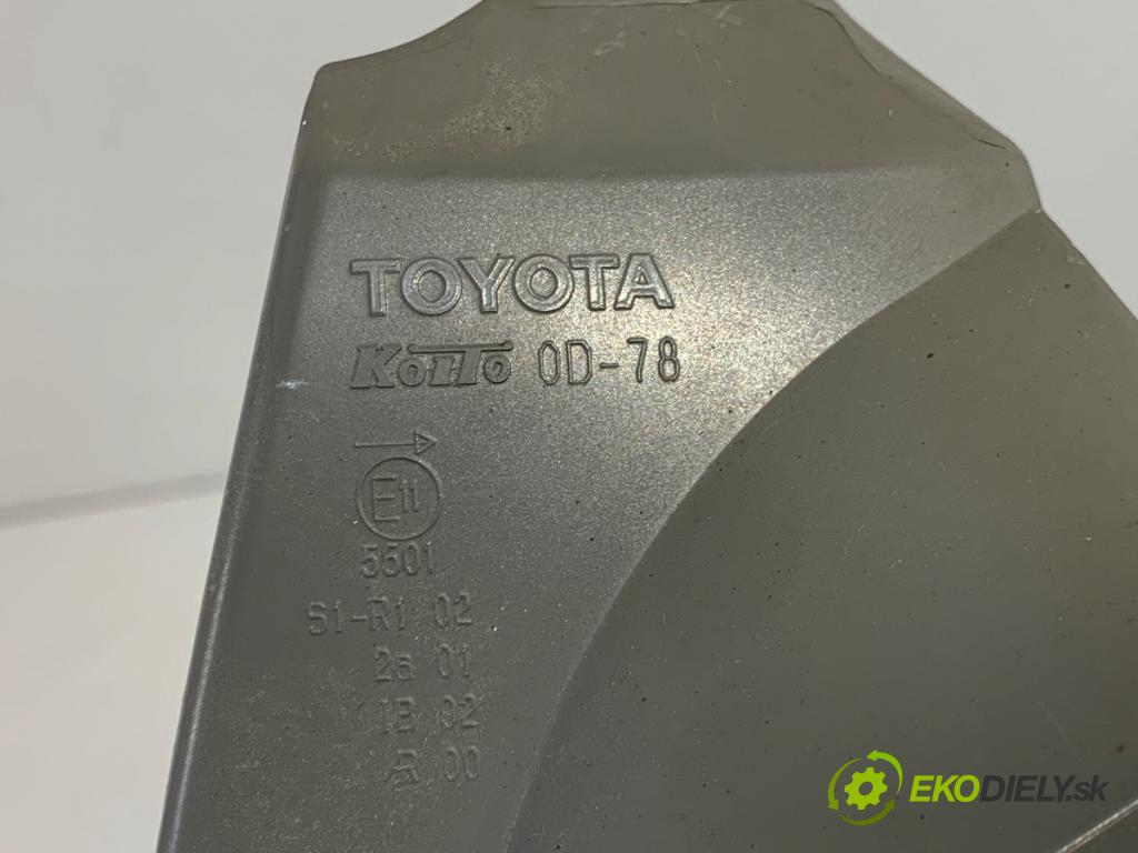 TOYOTA YARIS III liftback 2011 51 kW 1.0 (KSP130_) 998 Svetlo pravy zad
