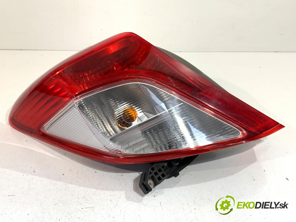 TOYOTA YARIS III liftback 2011 51 kW 1.0 (KSP130_) 998 Svetlo ľavy zad 