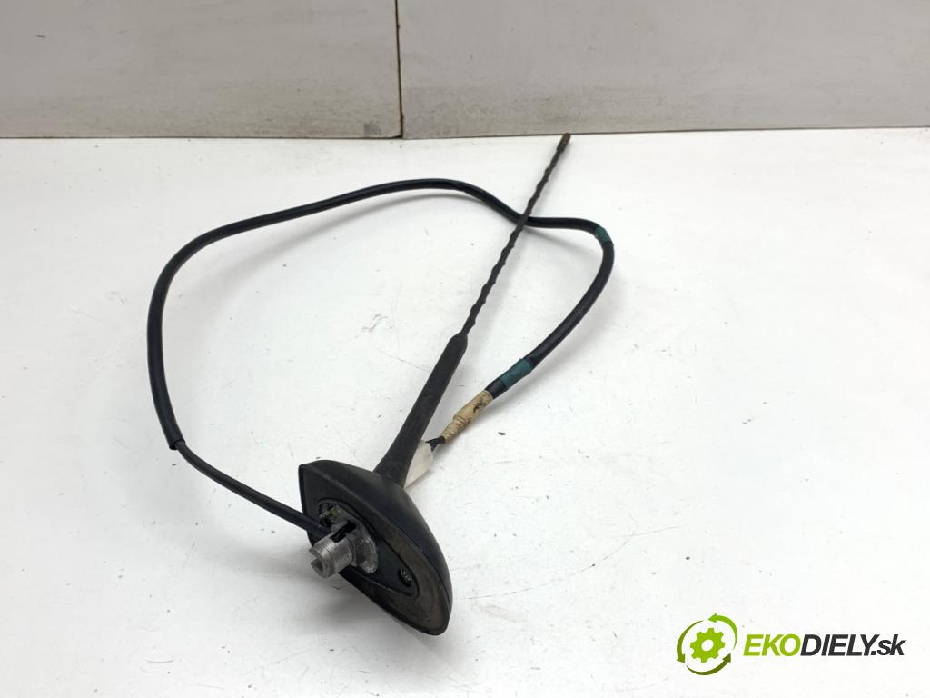 TOYOTA YARIS III liftback 2011 51 kW 1.0 (KSP130_) 998 ANTENA 