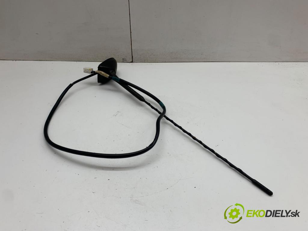 TOYOTA YARIS III liftback 2011 51 kW 1.0 (KSP130_) 998 ANTENA