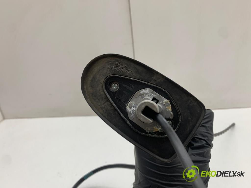 TOYOTA YARIS III liftback 2011 51 kW 1.0 (KSP130_) 998 ANTENA