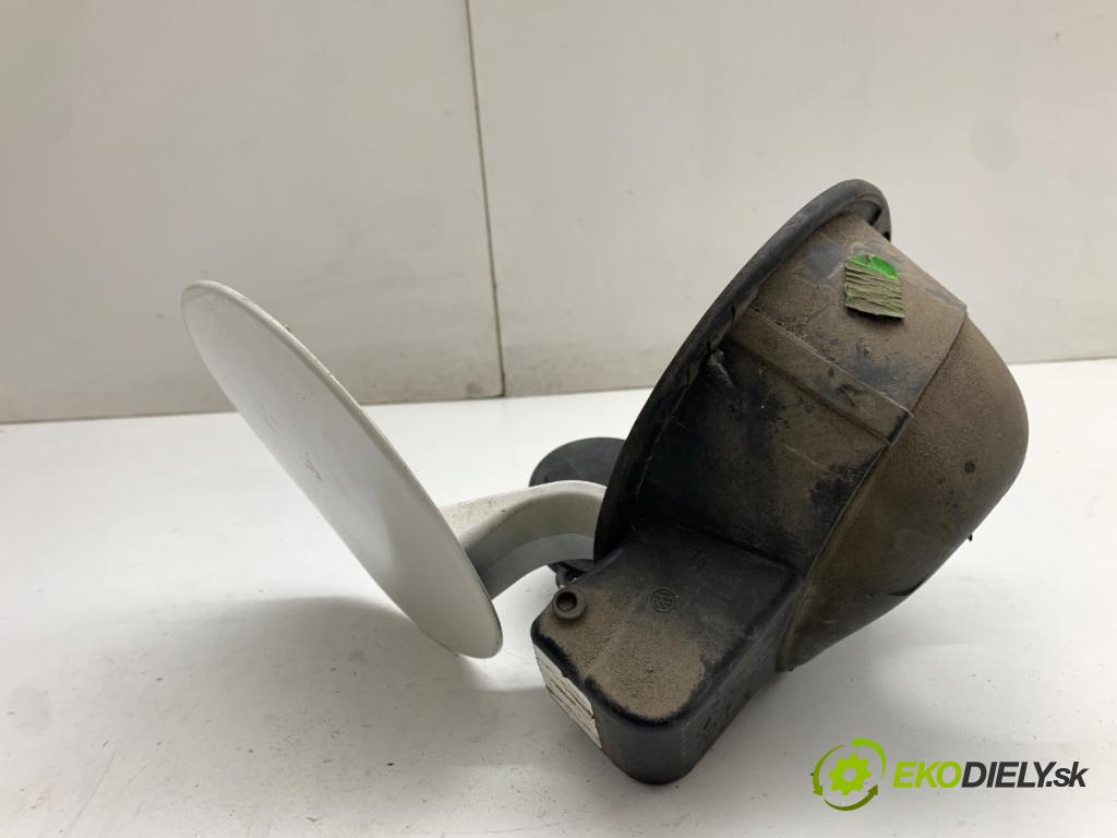 VW POLO V liftback 2011 63 kW 1.4 (6R1) 1390 dvířka nádrže paliva 6R0010691R (Klika dveří ostatní)