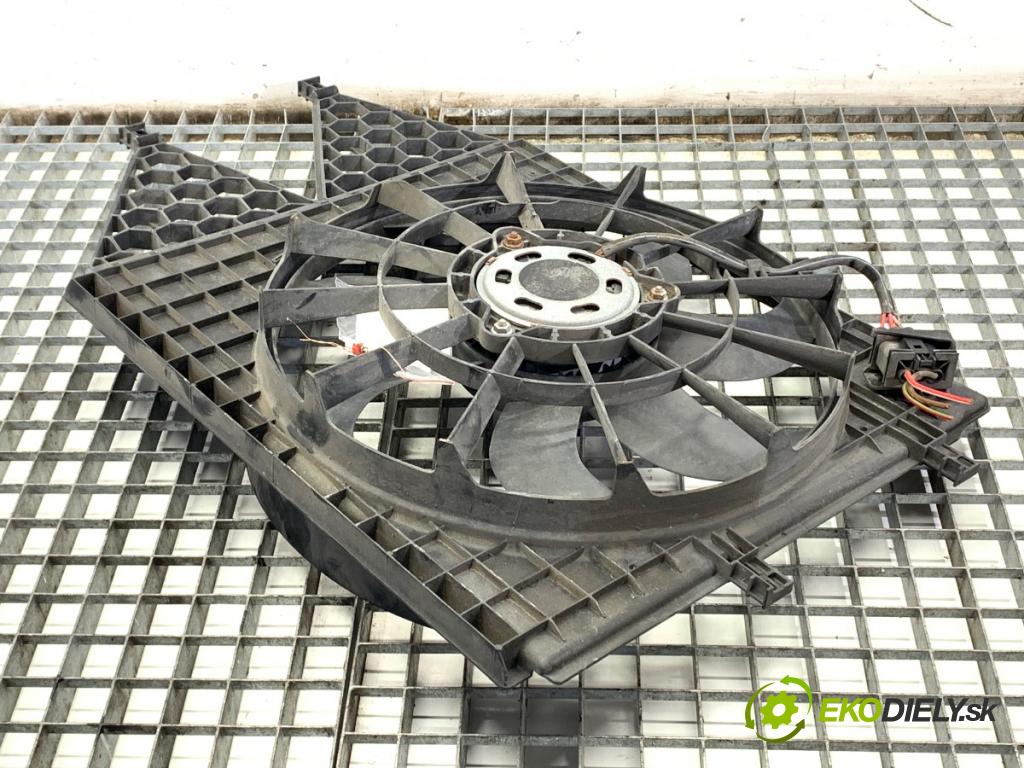 SEAT IBIZA IV liftback 2010 63 kW 1.4 1390 ventilátor chladiče 6R0121207 (Ventilátor)