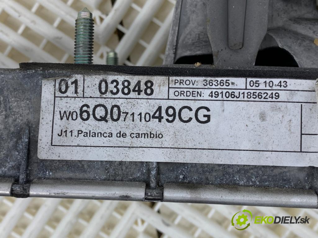 SEAT IBIZA IV liftback 2010 63 kW 1.4 1390 Kulisa 6Q0711049CG (Rýchlostná páka (kulisa))