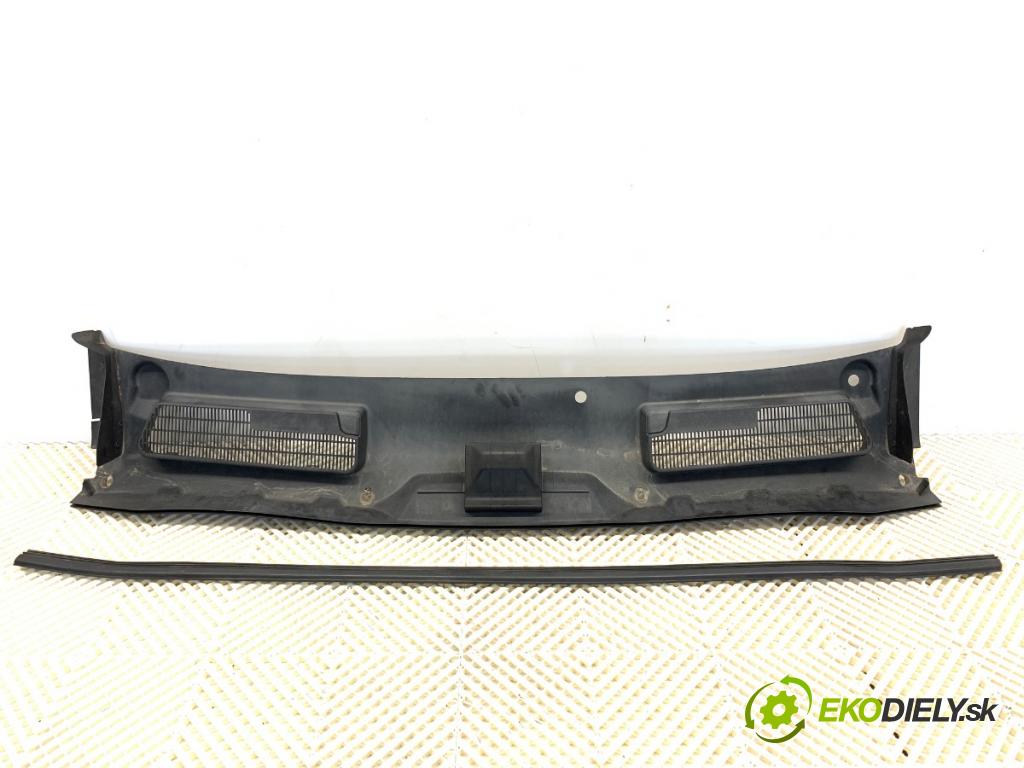 FORD KUGA I SUV 2012 120 kW 2.0 TDCi 4x4 1997 torpédo plast pod čelní okno  (Plast pod čelním sklem)