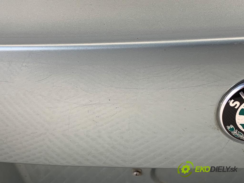 SKODA OCTAVIA II liftback 2011 90 kW 1.4 TSI 1390 kapota zadní část 9559