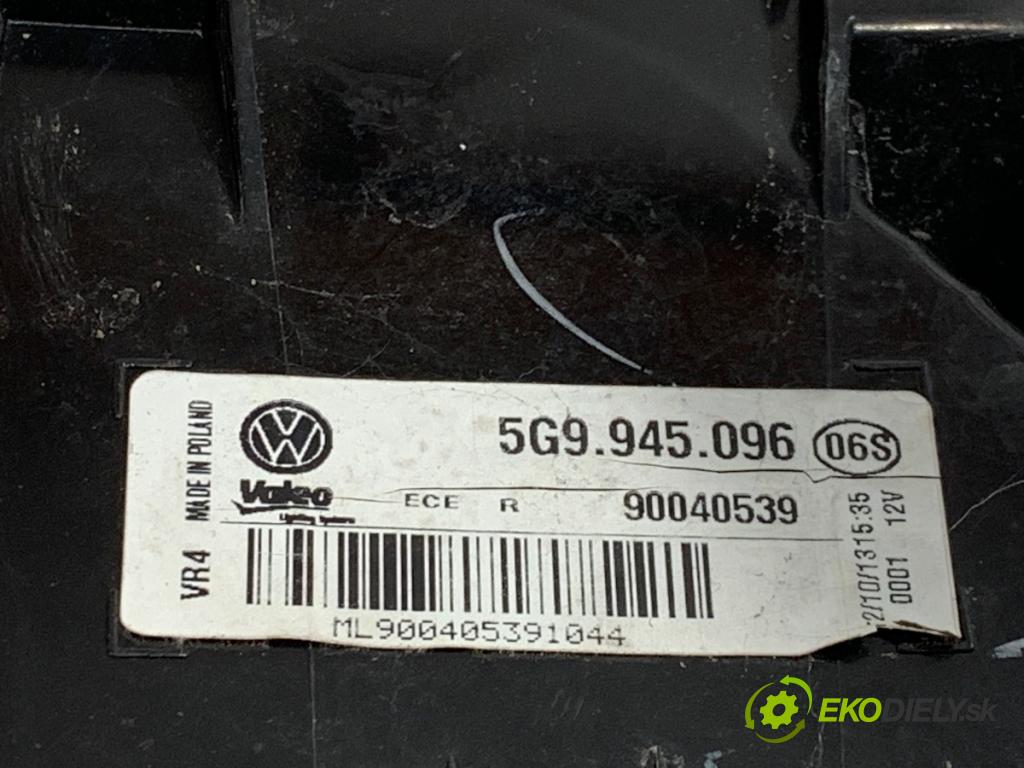 VW GOLF VII Kombi 2013 110 kW 2.0 TDI 1968 Svetlo pravy zad 5G9945096