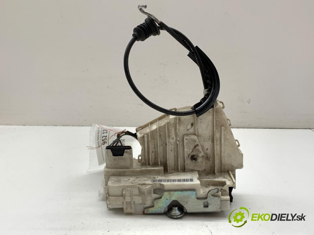 MERCEDES-BENZ W245 liftback 2005 100 kW B 200 (245.233) 2034 zámok Dvere pravy zad 1697302235