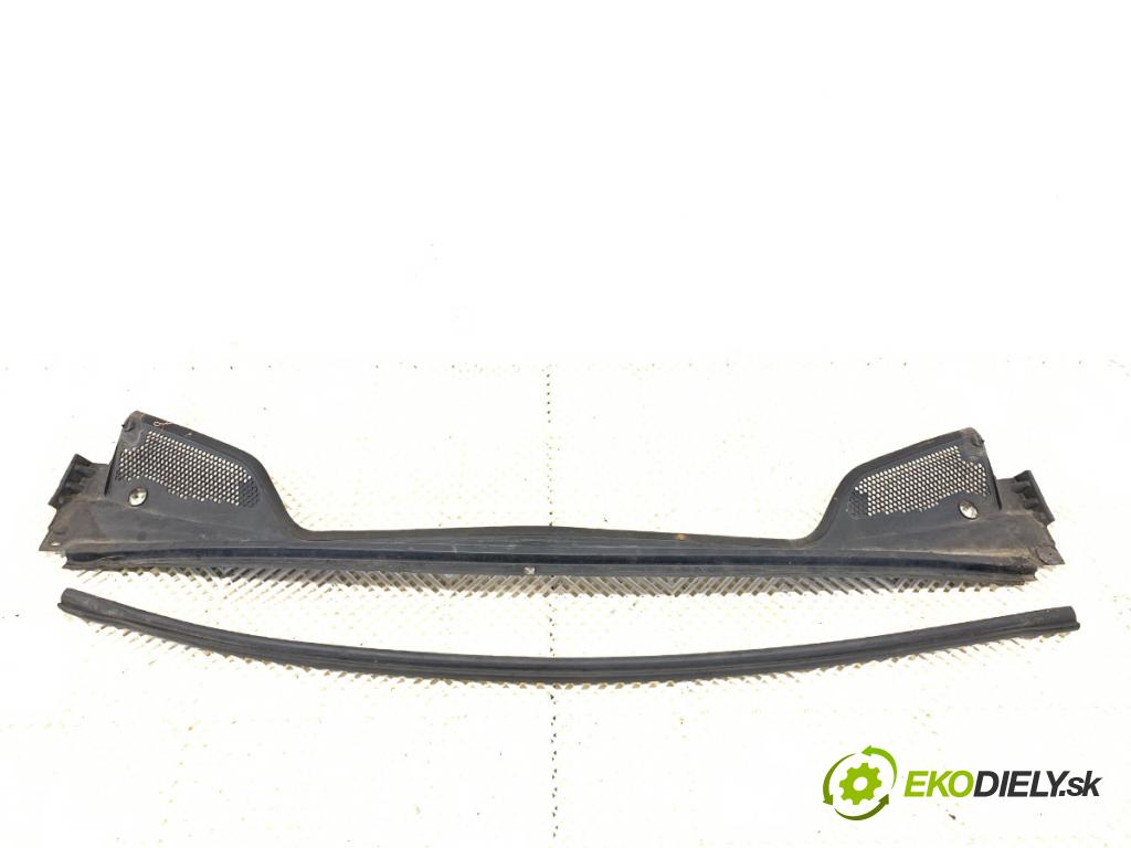 CITROEN C4 II liftback 2011 82 kW 1.6 HDi 110 1560 torpédo plast pod čelní okno 9687956480 (Plast pod čelním sklem)