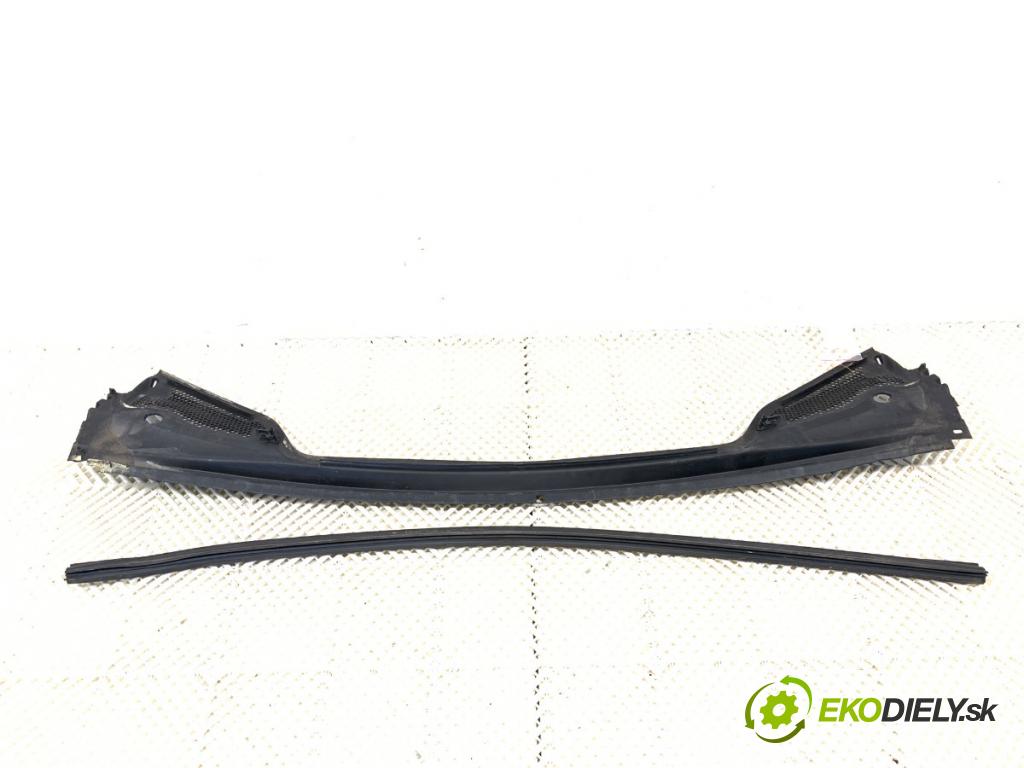 CITROEN C4 II liftback 2011 82 kW 1.6 HDi 110 1560 torpédo plast pod čelní okno 9687956480 (Plast pod čelním sklem)